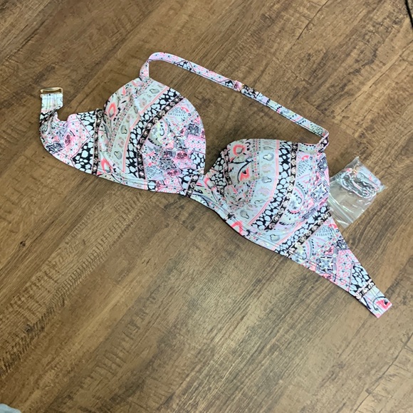 Pink patterned swimsuit top from PINK Victoria’s Secret - Picture 1 of 3